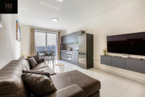 Beautiful, 2BR penthouse with private outdoor area by 360 Estates